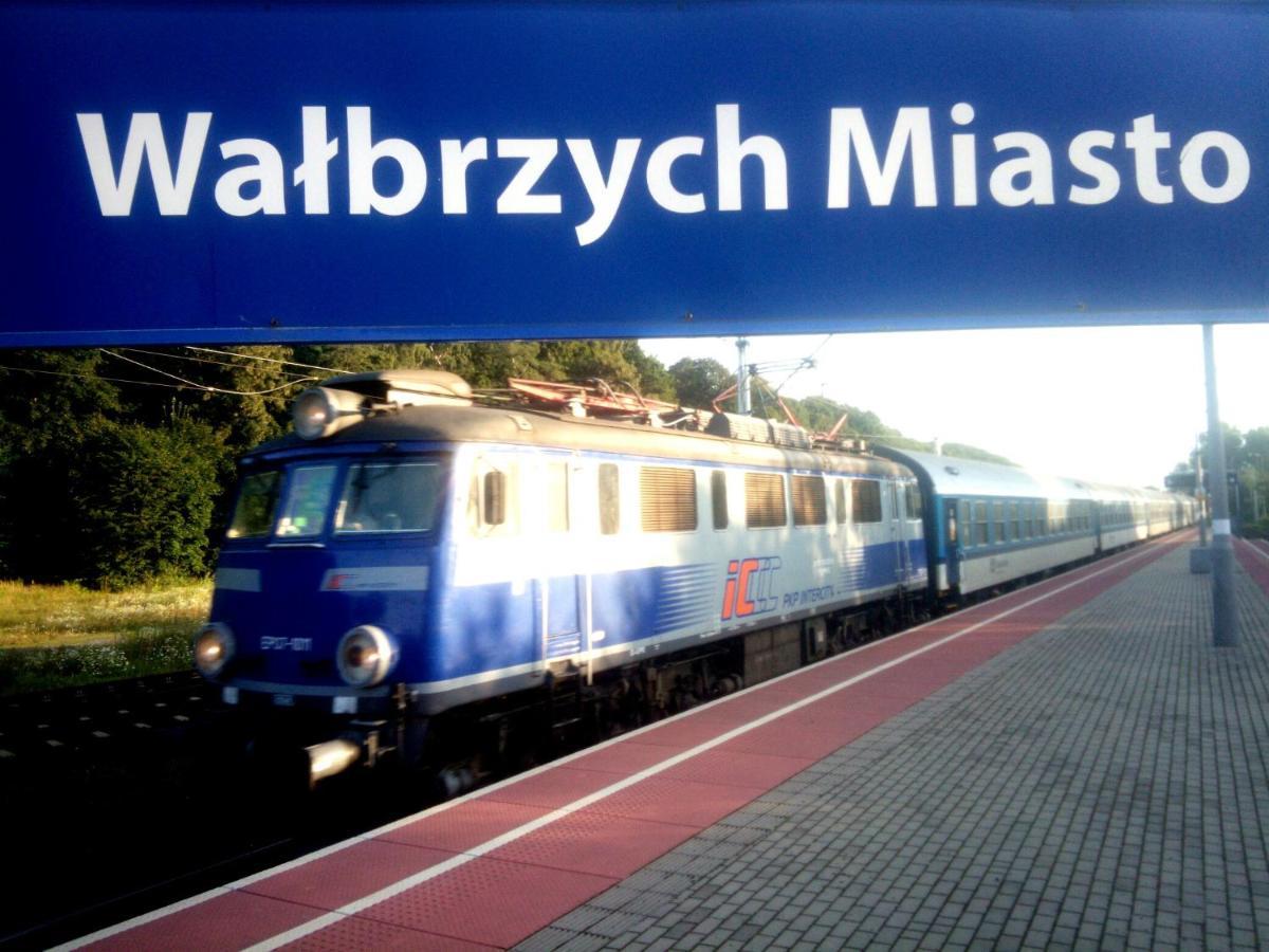Art Mieszkanie Blisko Dworca Pkp Walbrzych Miasto Dış mekan fotoğraf